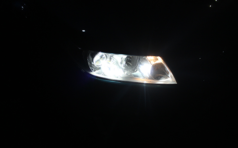成都天一車燈鈴木維特拉車燈改裝升級(jí)